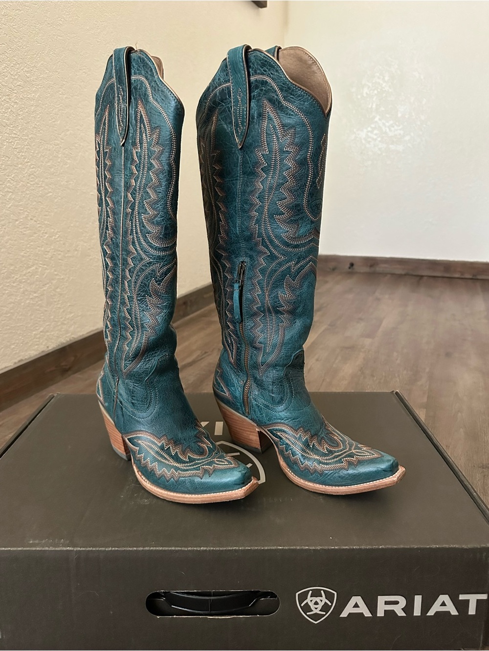 Ariat Casanova Boots size 10 turquoise - Picture 2 of 4